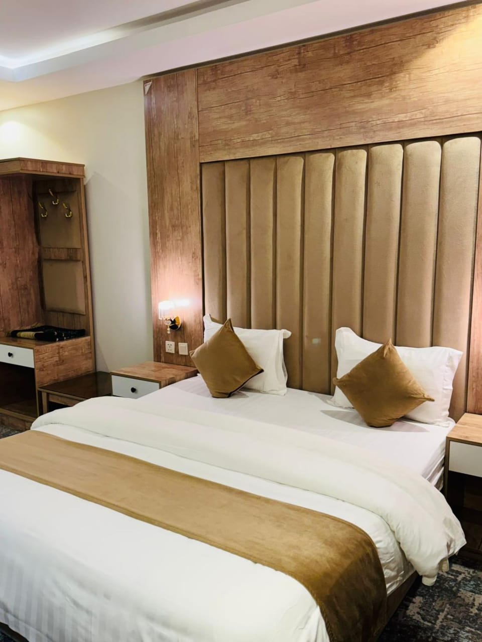 Bed, Photo of the whole room, Bedroom