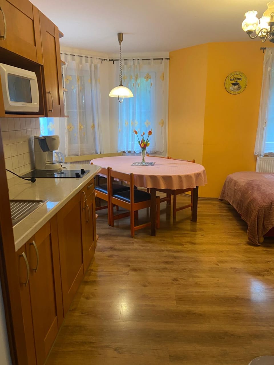 Kitchen or kitchenette, Living room, Seating area, Dining area, stove