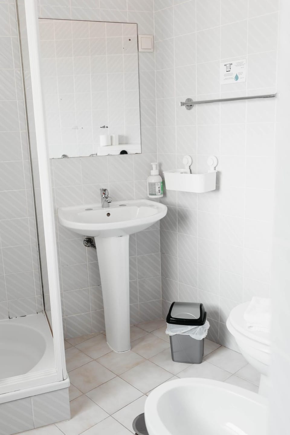 Shower, Toilet, Bathroom, Bath, bidet, towels
