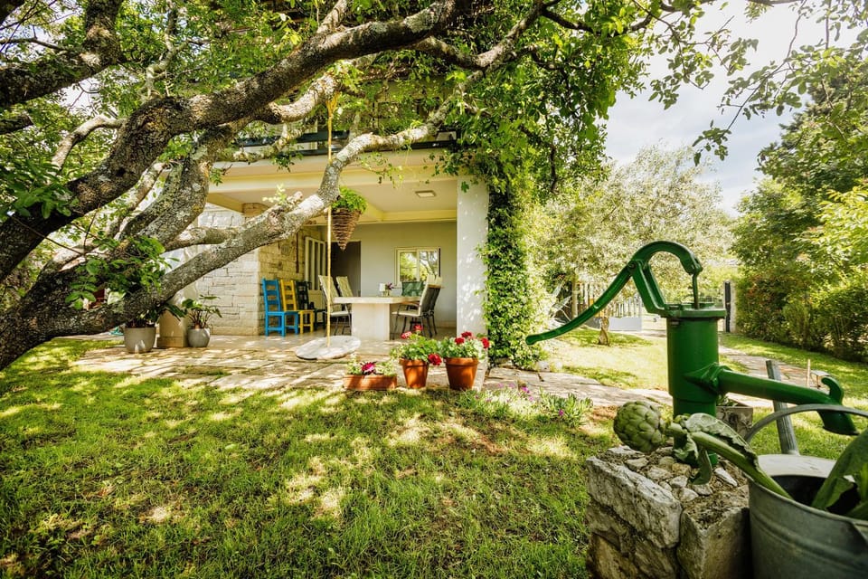 Property building, Balcony/Terrace, Garden view