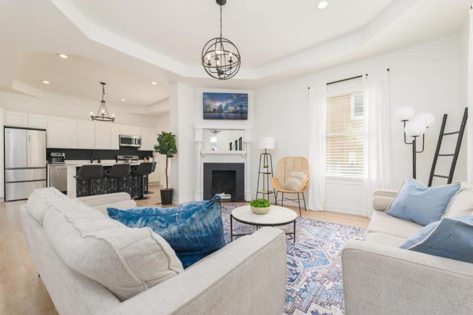 Elegant 2 BR apt in the heart of historic SPR - 5 min drive to TIAA Bank Field Apartment in Jacksonville