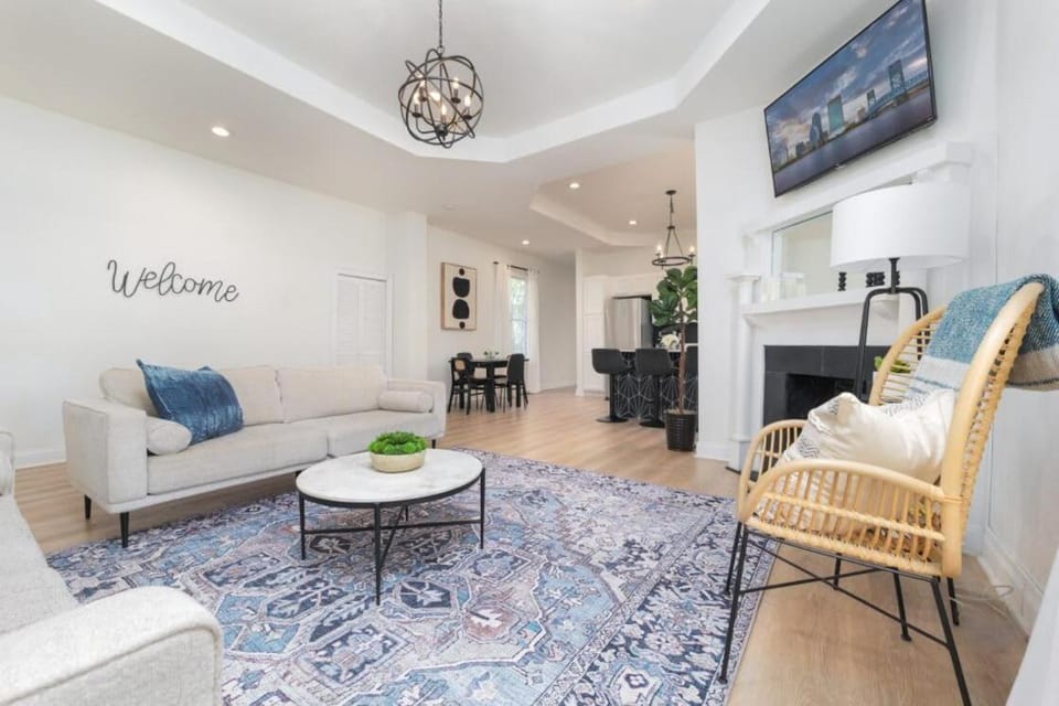 Elegant 2 BR apt in the heart of historic SPR - 5 min drive to TIAA Bank Field Apartment in Jacksonville
