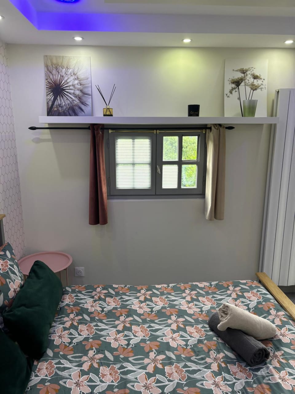 Bed, TV and multimedia, Photo of the whole room, Bedroom, Garden view