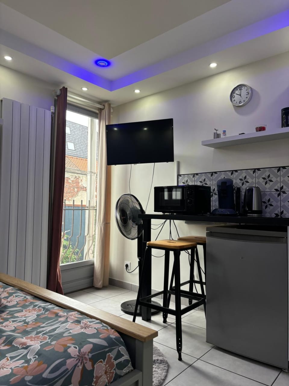 Bed, TV and multimedia, Coffee/tea facilities, Kitchen or kitchenette, Photo of the whole room, Seating area, Dining area, minibar