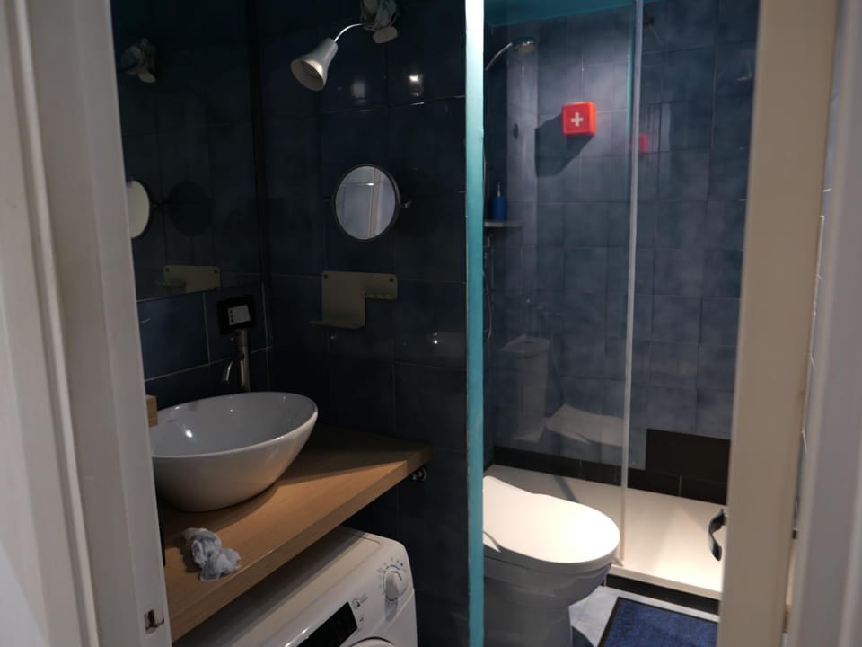 Shower, Toilet, Bathroom