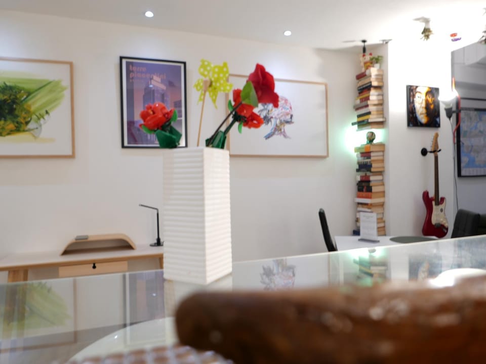 Living room, Decorative detail, Seating area, Dining area