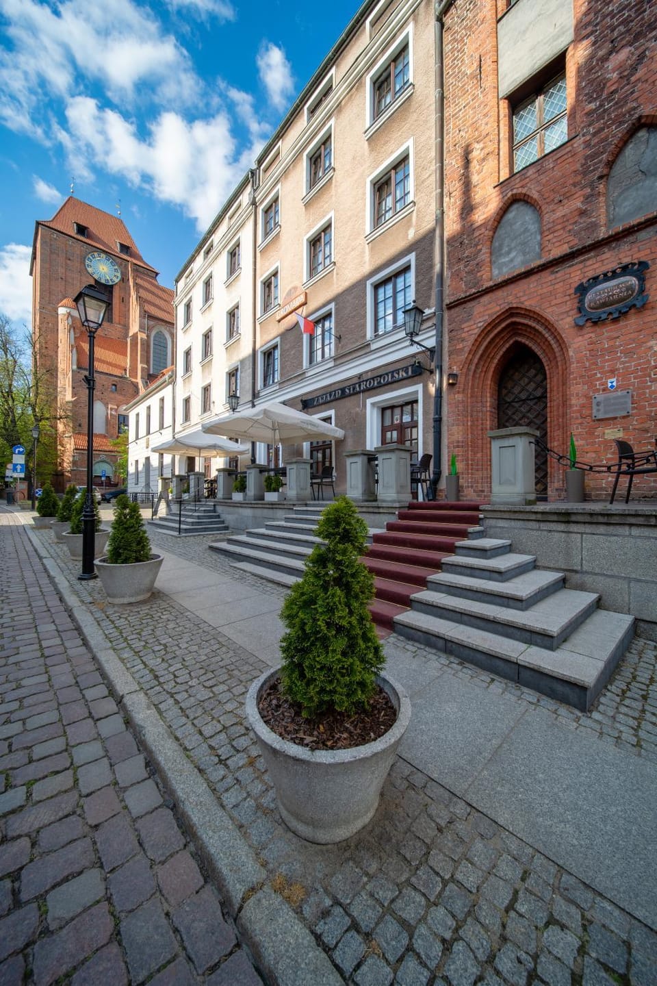 Property building, Street view, Location