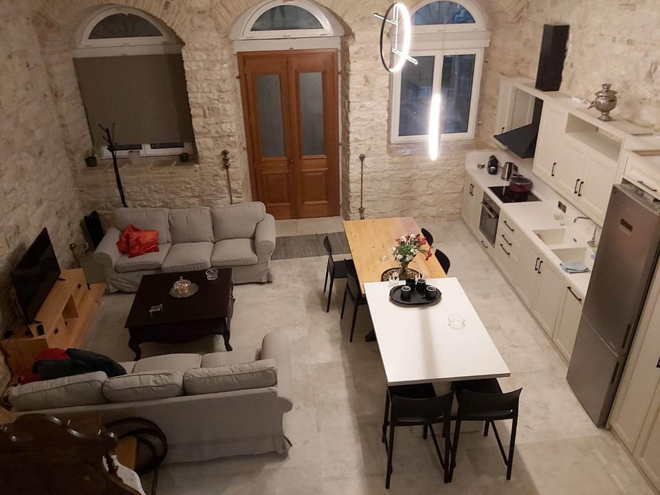 Kitchen or kitchenette, Seating area, Dining area