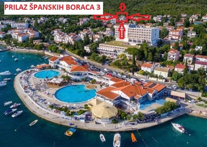 Text overlay, Pool view, Sea view, Swimming pool, Location