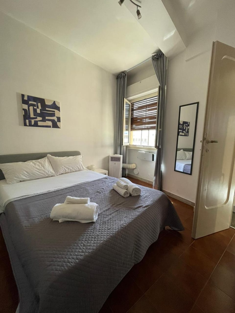Bed, Bedroom, towels