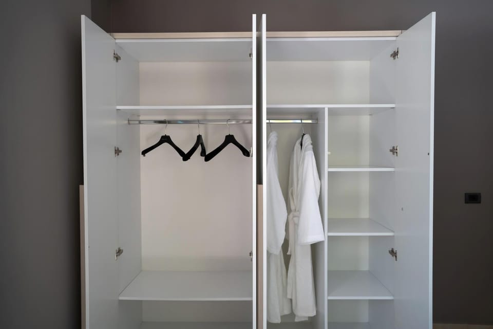 Bedroom, wardrobe