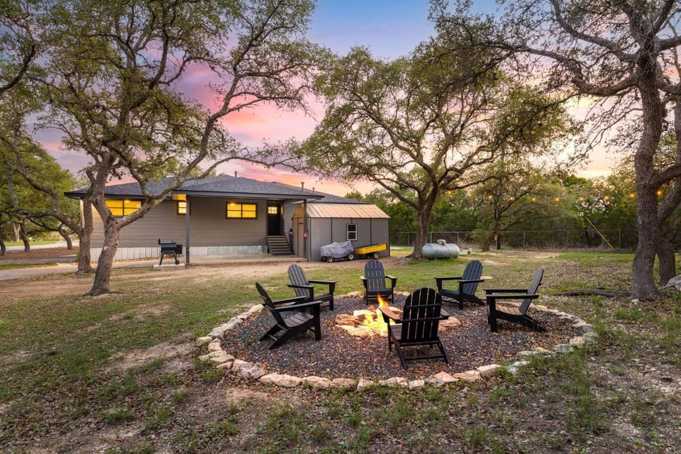 Lake View Modern Farmhouse Hot Tub 4 En Suites House in Canyon Lake
