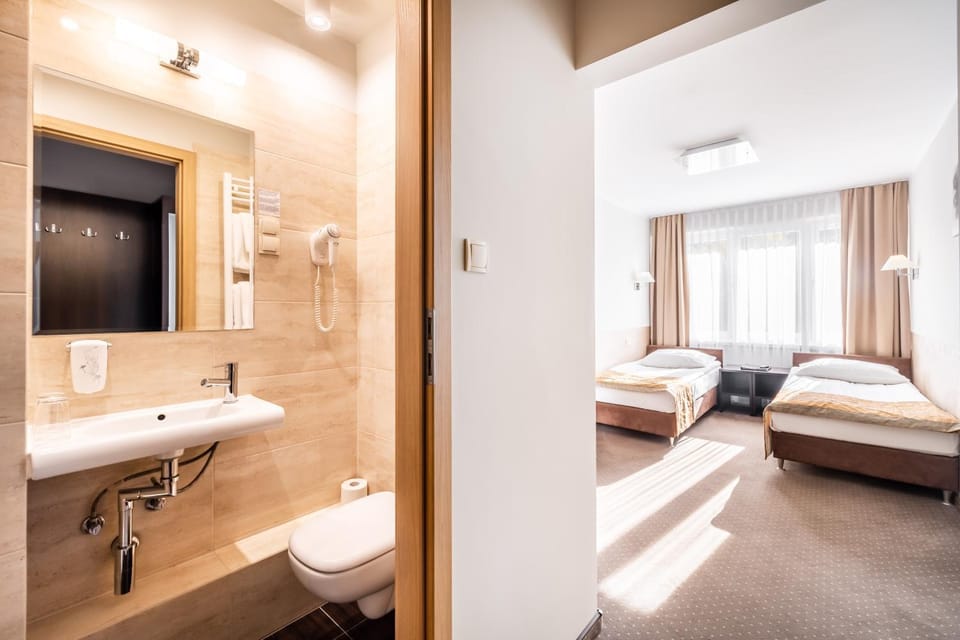 Shower, Bed, Bathroom, Other, Photo of the whole room, Bath, towels