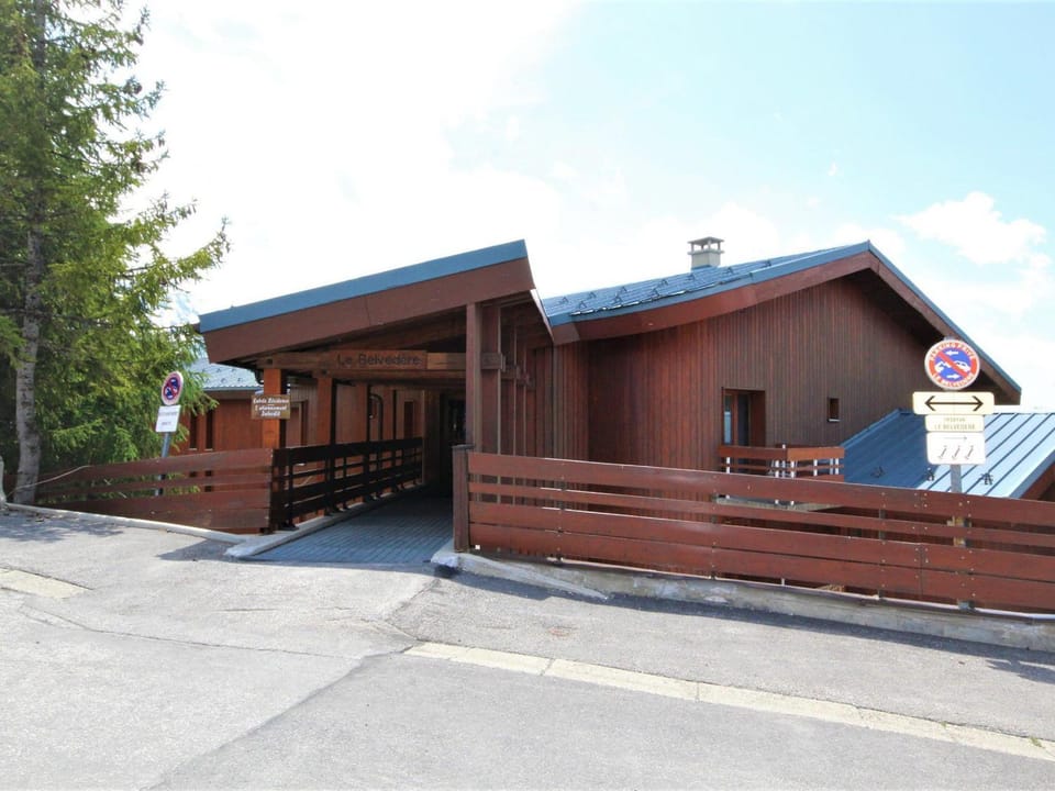 Studio lumineux près des pistes avec balcon - FR-1-275-154 Apartment in Montvalezan