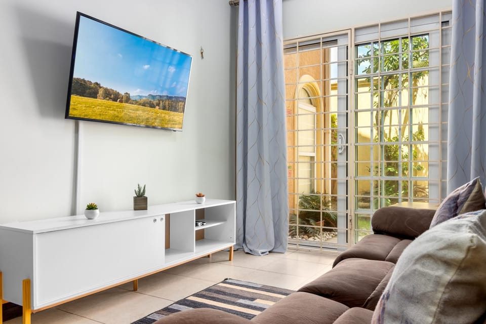 Communal lounge/ TV room, TV and multimedia, Living room, Seating area, Evening entertainment