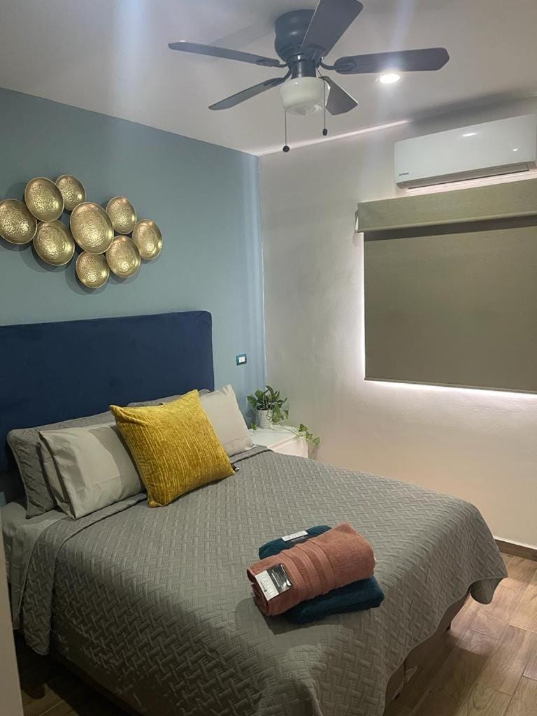 Bed, Photo of the whole room, Bedroom, fireplace