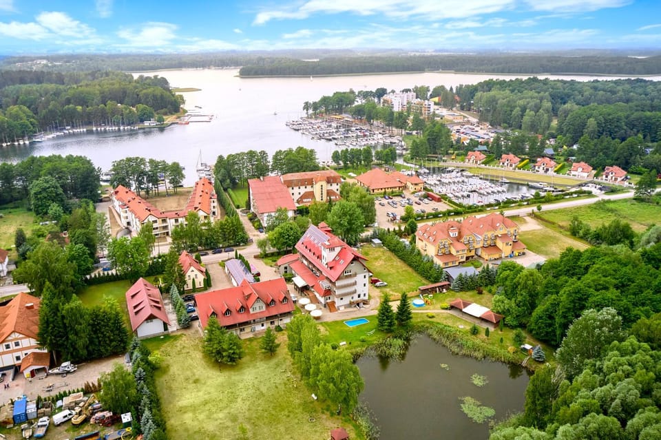 Property building, Day, Bird's eye view, Lake view, Street view