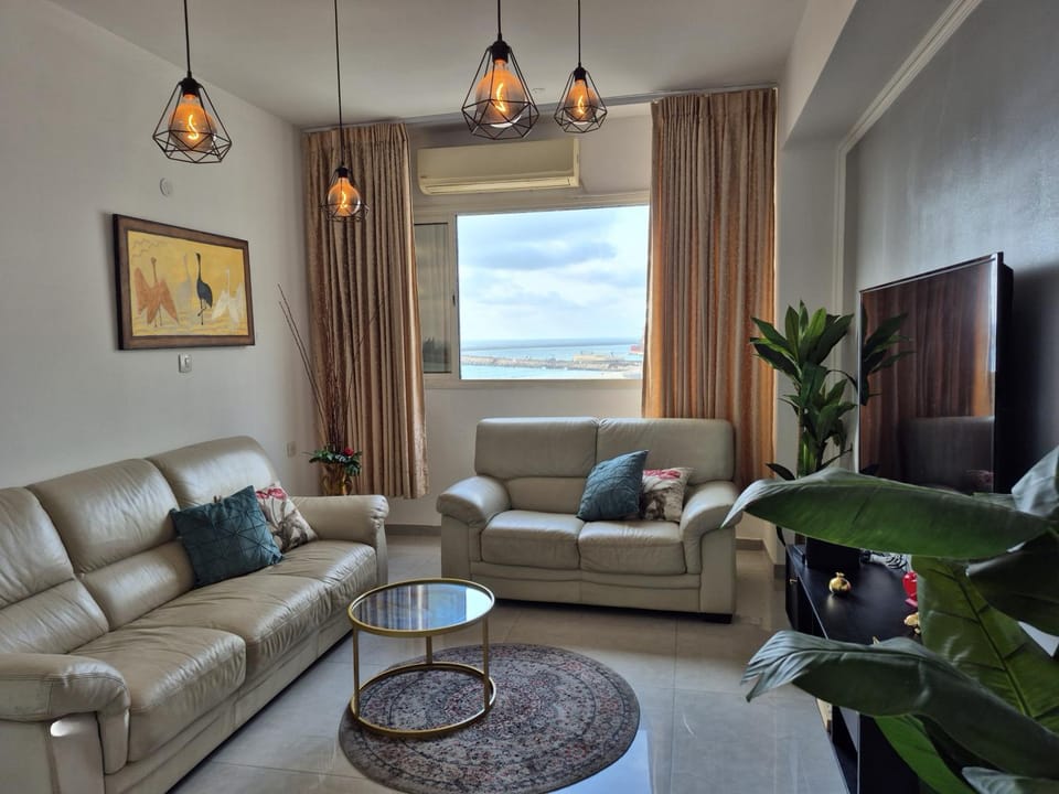 Communal lounge/ TV room, TV and multimedia, Sea view