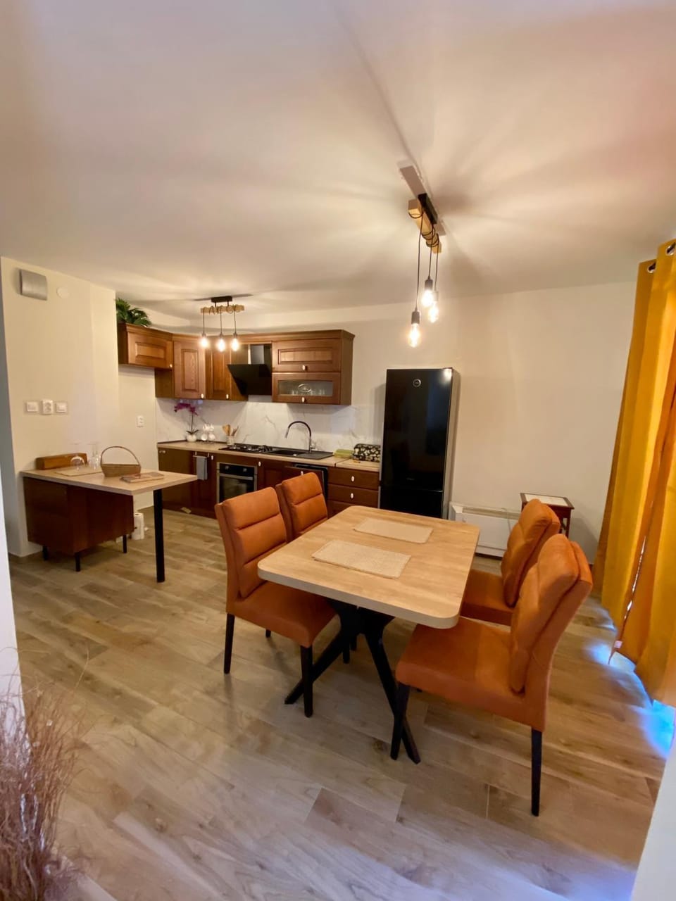 Dining area, kitchen