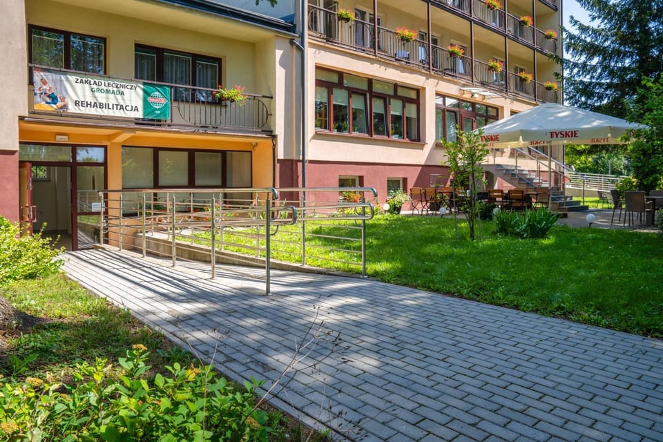 Property building, Natural landscape, Activities, Garden, Spa and wellness centre/facilities, Garden view