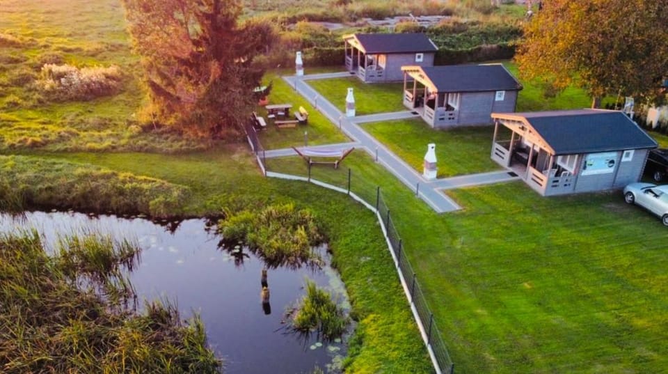 Property building, Spring, Day, Neighbourhood, Natural landscape, Bird's eye view, Garden, Lake view