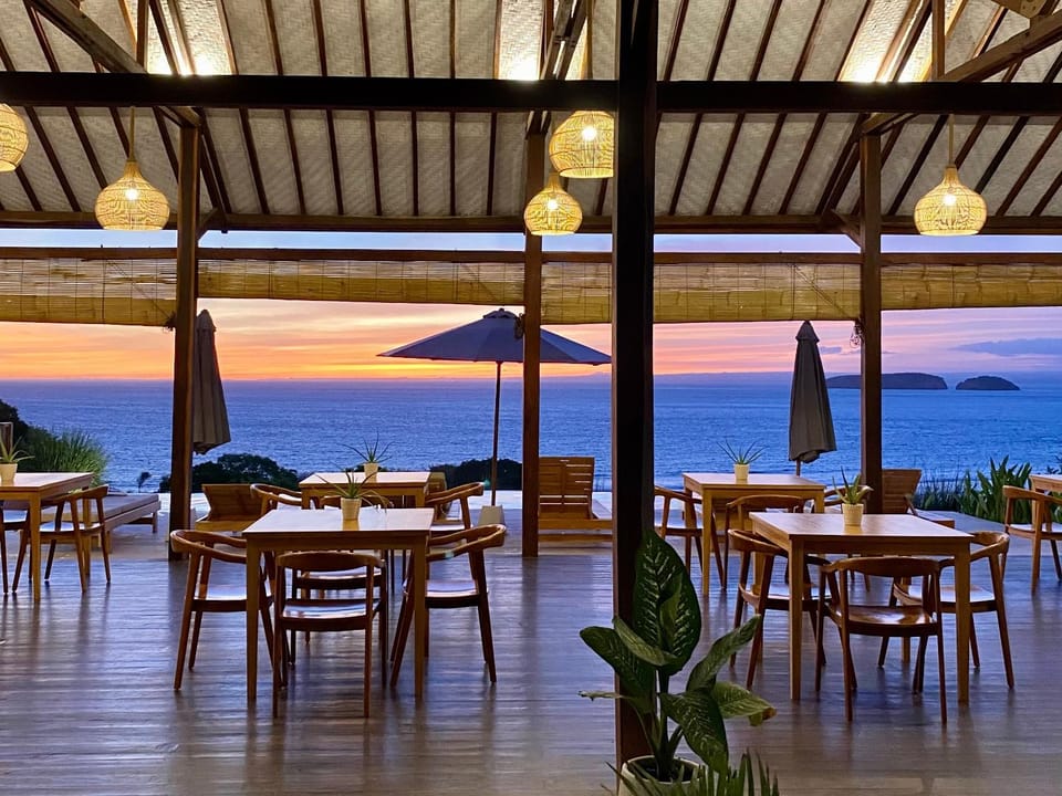 Restaurant/places to eat, Sea view, Swimming pool, Sunset