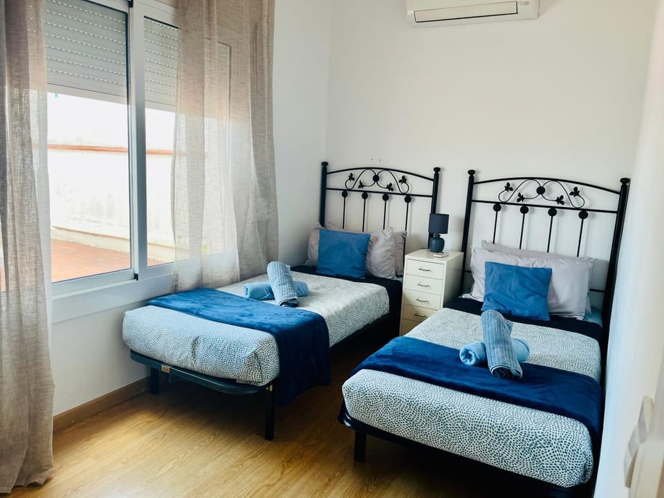 Bed, Bedroom, towels, air conditioner