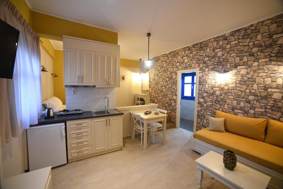Kitchen or kitchenette, Living room, Dining area