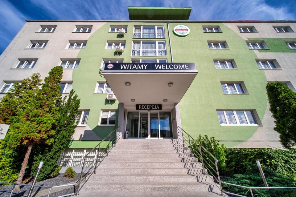 Property building, Facade/entrance, Location