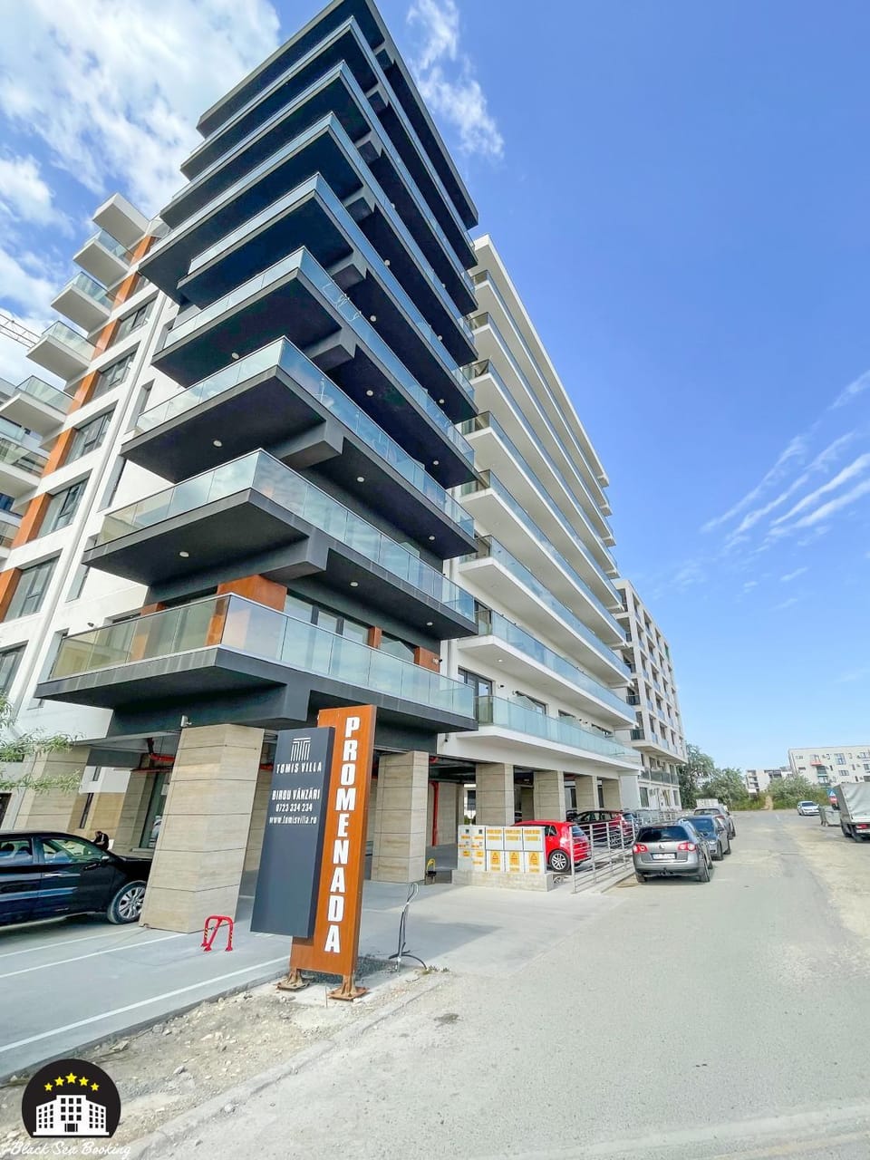 Property building, Day, Neighbourhood, City view, Street view, Location, Parking