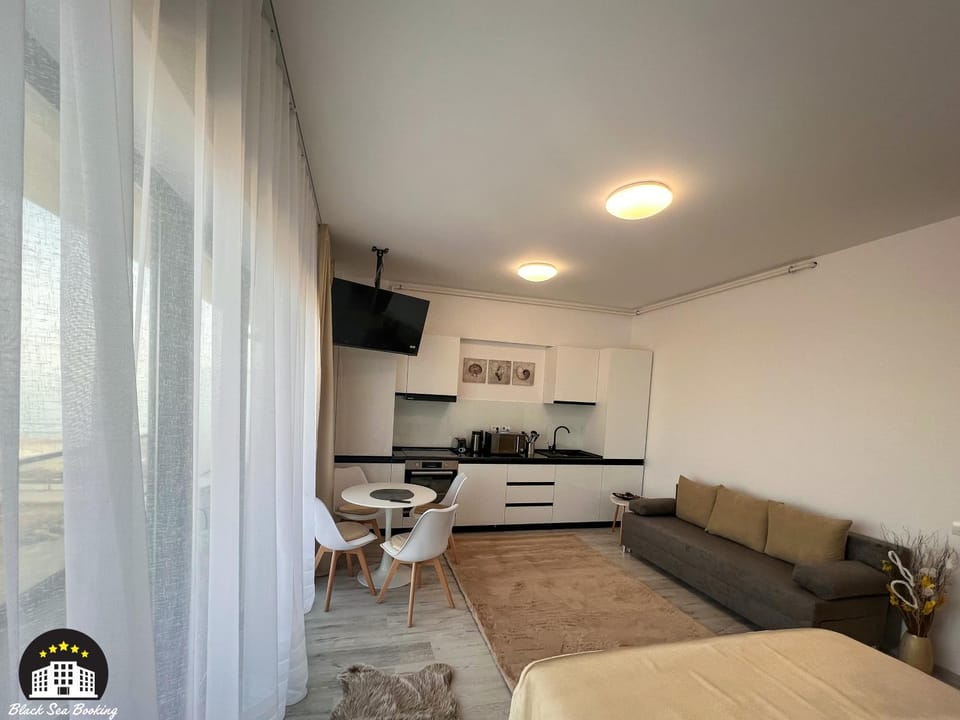 TV and multimedia, Kitchen or kitchenette, Living room, Seating area, Dining area, minibar, stove