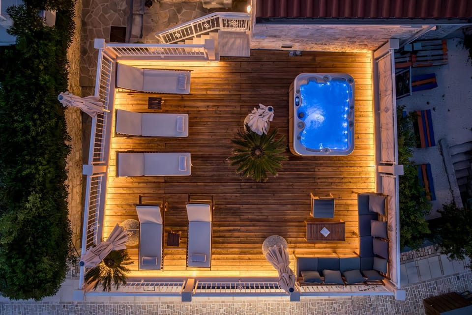 Patio, Night, sunbed