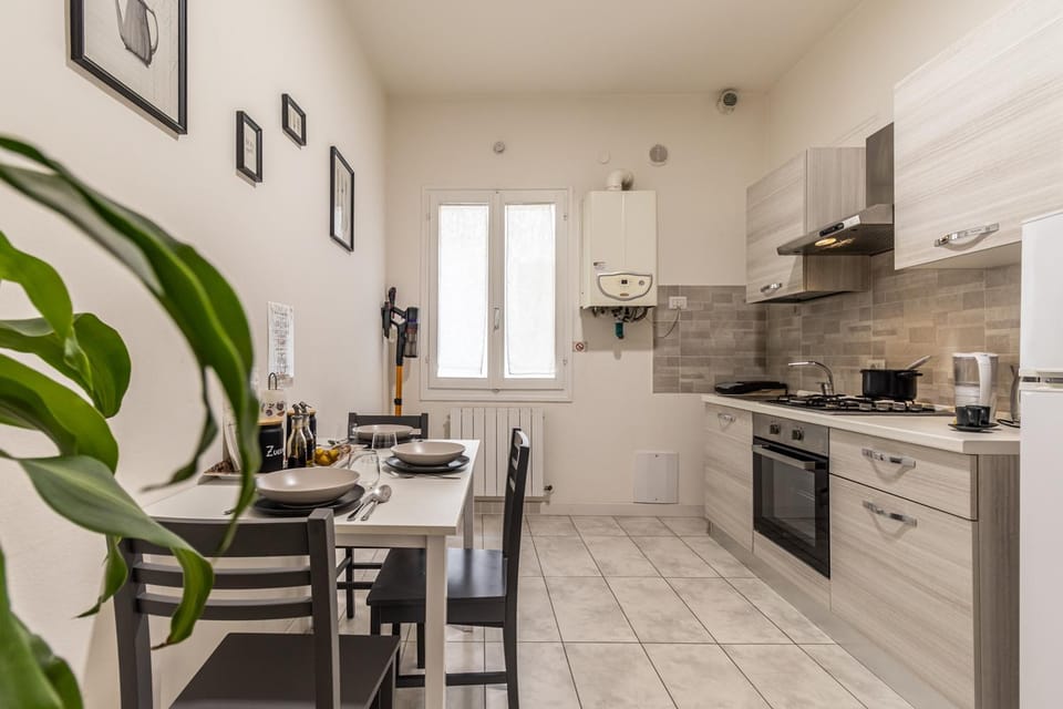 Coffee/tea facilities, Kitchen or kitchenette, Dining area, oven, pet friendly, stove