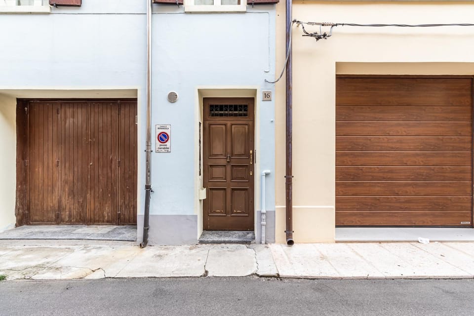 Property building, Facade/entrance
