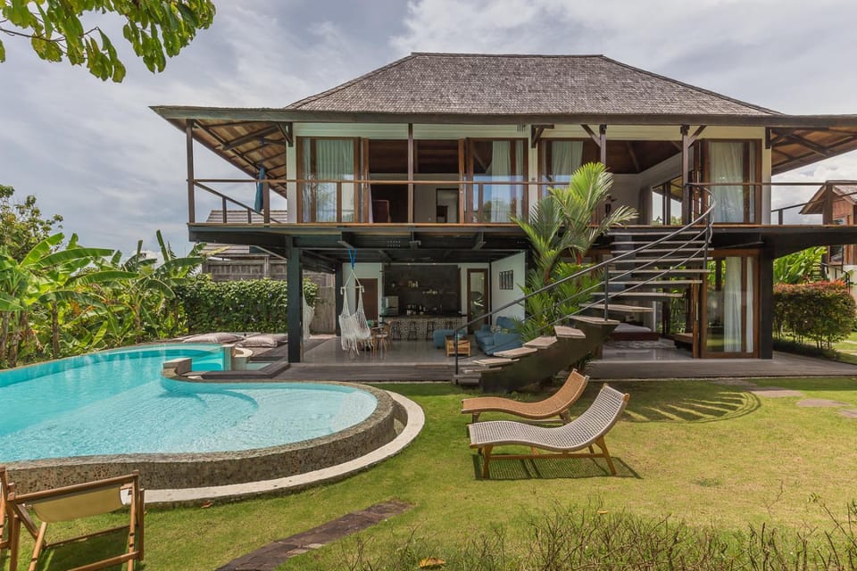 Tropical 5 BR Villa in the heart of Canggu Villa in North Kuta