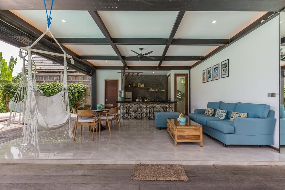 Tropical 5 BR Villa in the heart of Canggu Villa in North Kuta