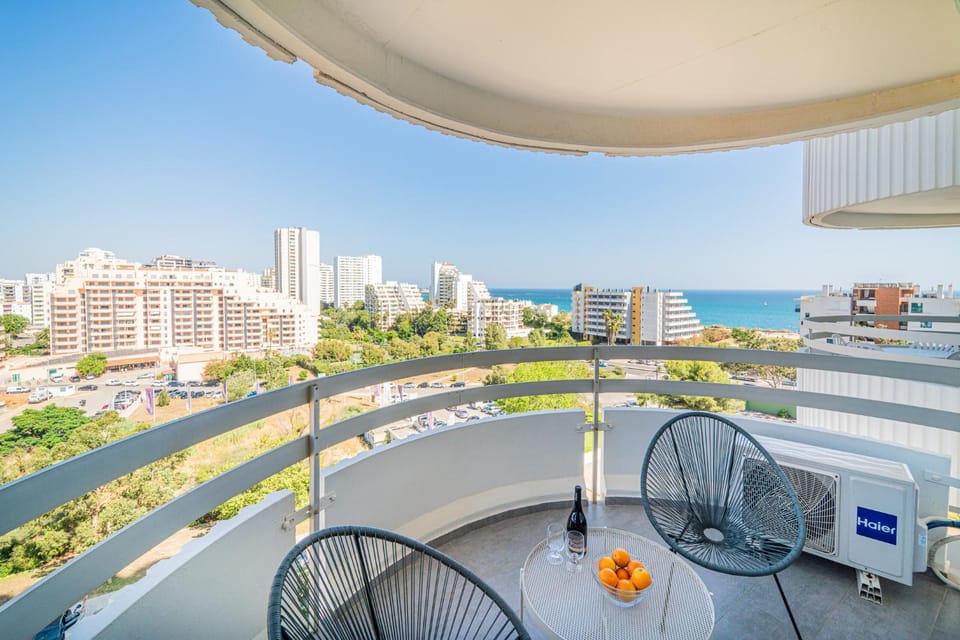 Sunrise SeaView Apartment 8 floor - Torre Verde 3 Castelos Apartment in Portimao