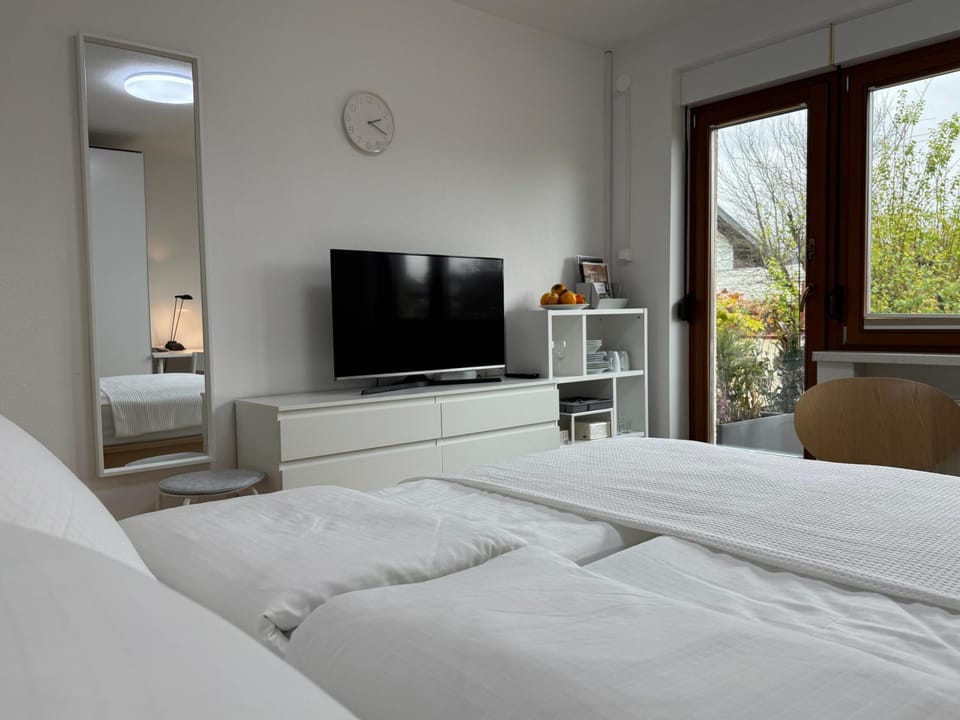TV and multimedia, Living room, Bedroom