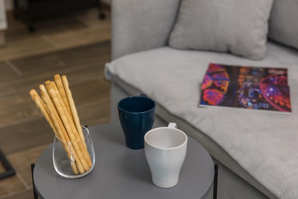 Living room, Seating area, Drinks