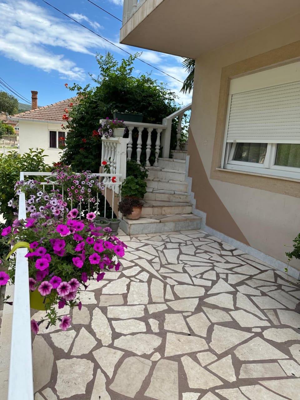 Sunny House Apartment in Dubrovnik-Neretva County