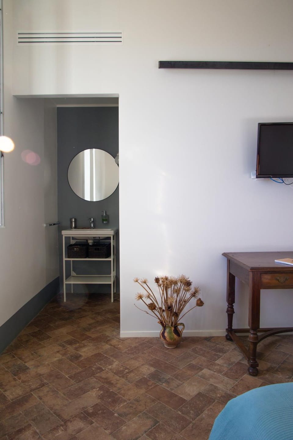 Bathroom, TV and multimedia