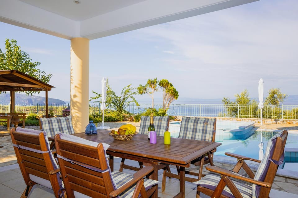 Dining area, Pool view, Sea view, Swimming pool