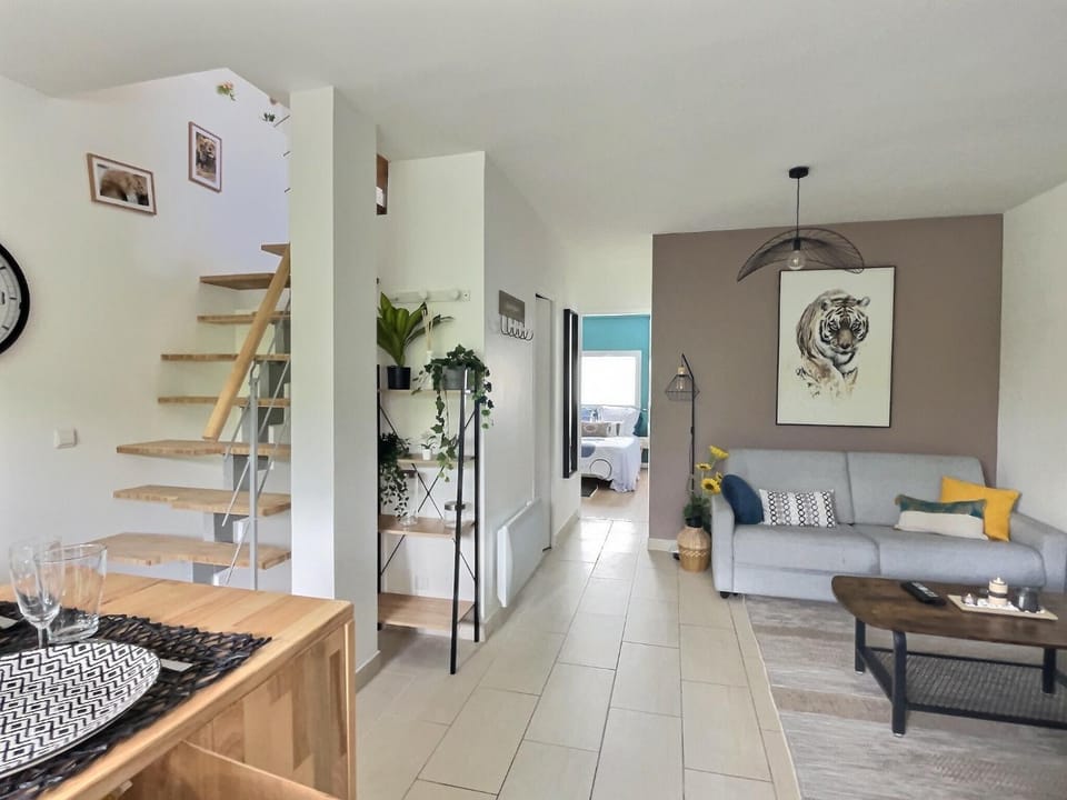 Kitchen or kitchenette, Living room, Lobby or reception, Seating area, Dining area