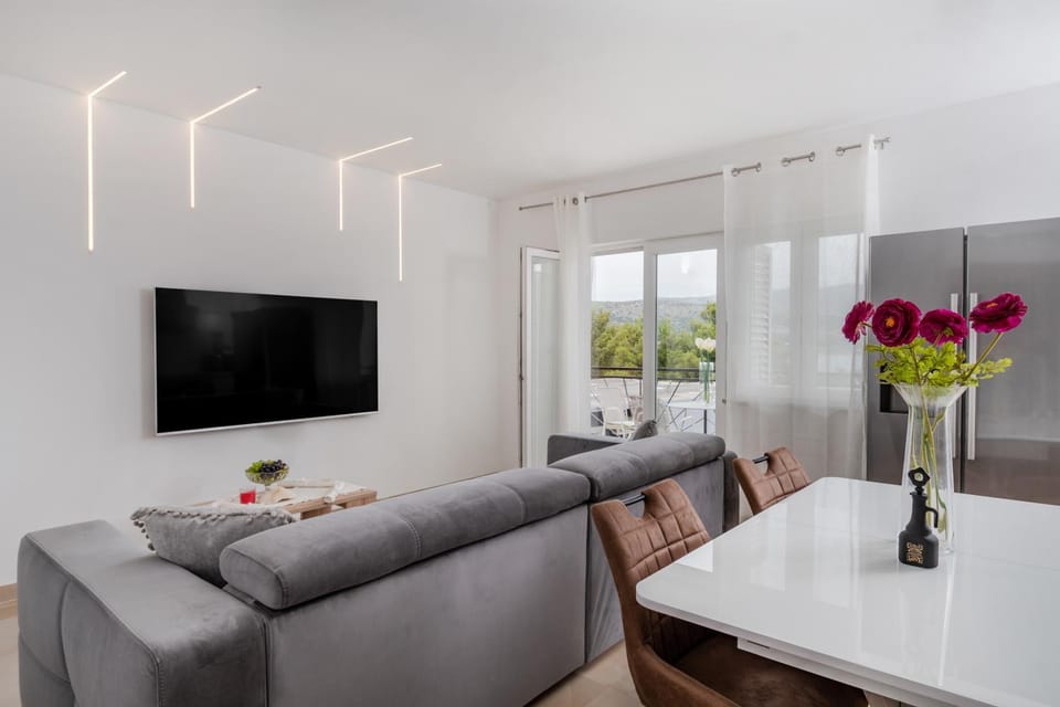Communal lounge/ TV room, TV and multimedia, Living room