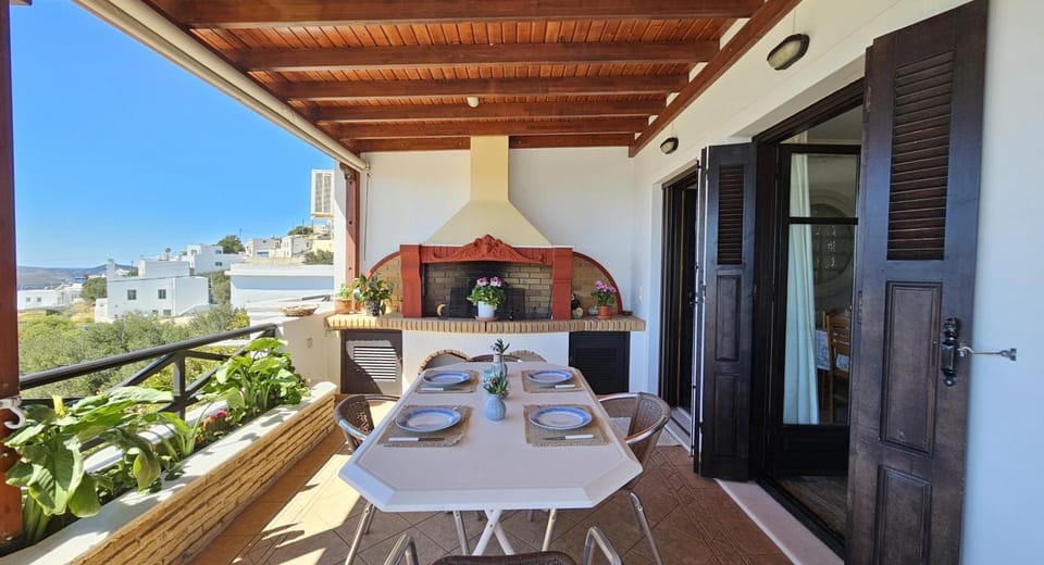 View (from property/room), Balcony/Terrace, Dining area