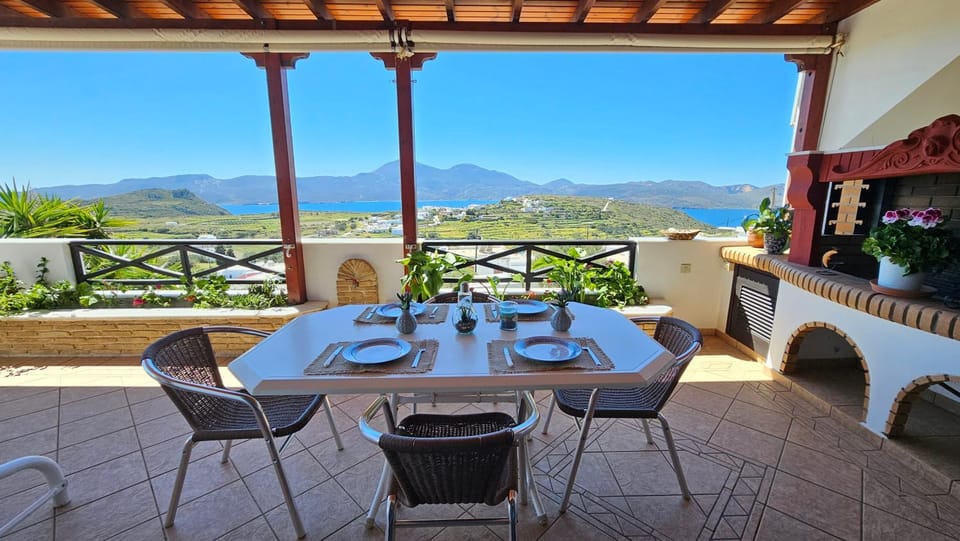 View (from property/room), Balcony/Terrace, Seating area, Dining area, Sea view