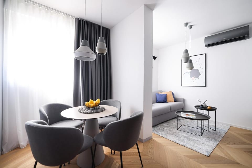Living room, Seating area, Dining area, air conditioner
