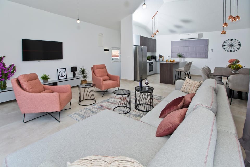 TV and multimedia, Living room, Seating area