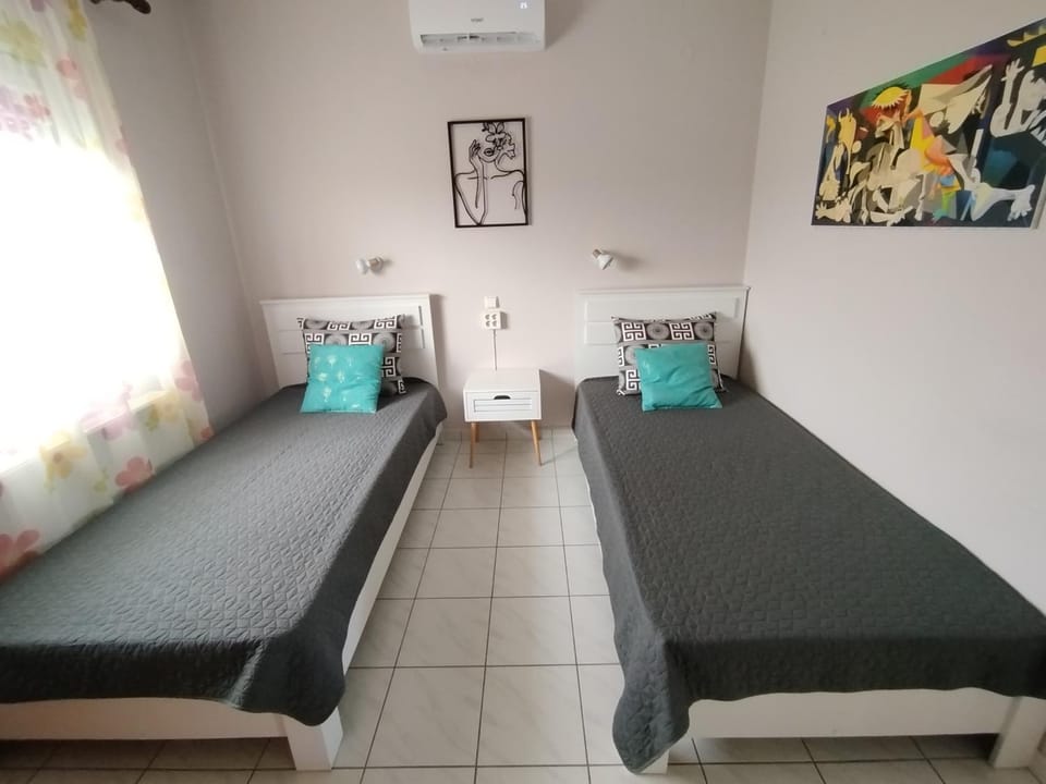 Chrissa's Place - a unique house with garden and BBQ House in Decentralized Administration of Macedonia and Thrace