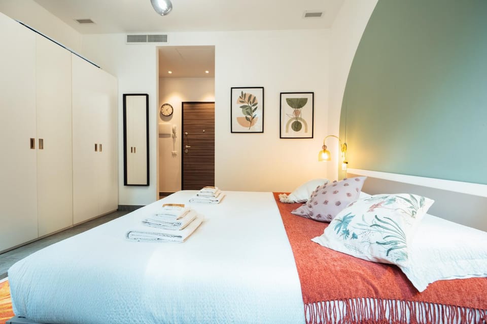 Bed, Photo of the whole room, Bedroom, towels, wardrobe